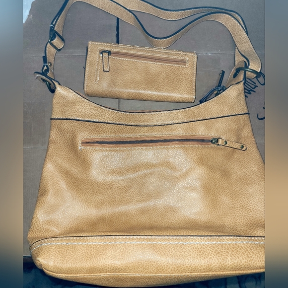 Concept brand Tan Shoulder Bag And Wallet. - Picture 2 of 16